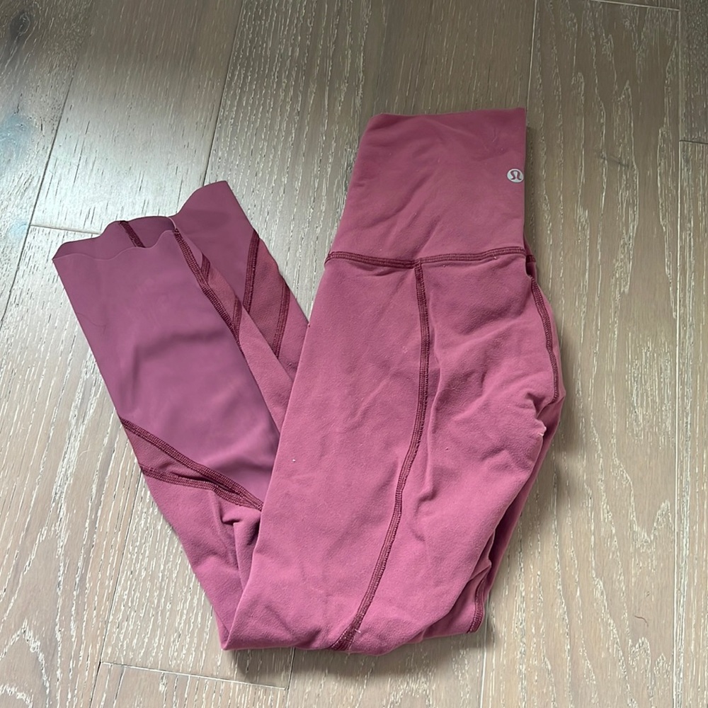 Lululemon Wunder Under Scallop Hem Crop 24’ Size 4 - Misty Merlot Color